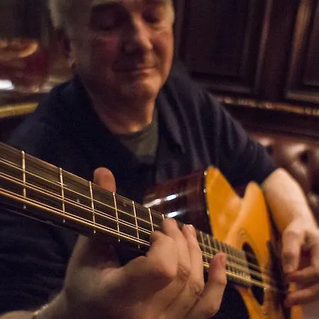 特拉利大酒店 特拉利